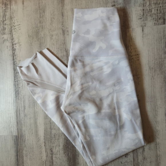 Lululemon Light Gray Wunder Under Cropped High-Rise Leggings W/ Ankle Detail - Picture 9 of 12